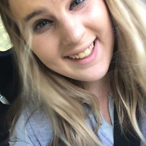 Meet your Posher, Alexis